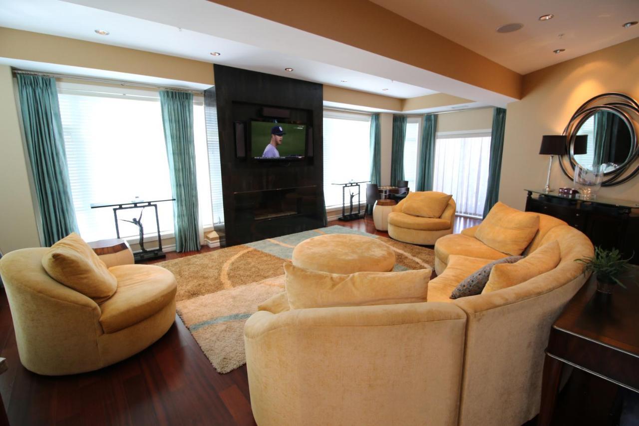 Sunset Waterfront Resort By Discover Kelowna Resort Accommodations Exterior photo