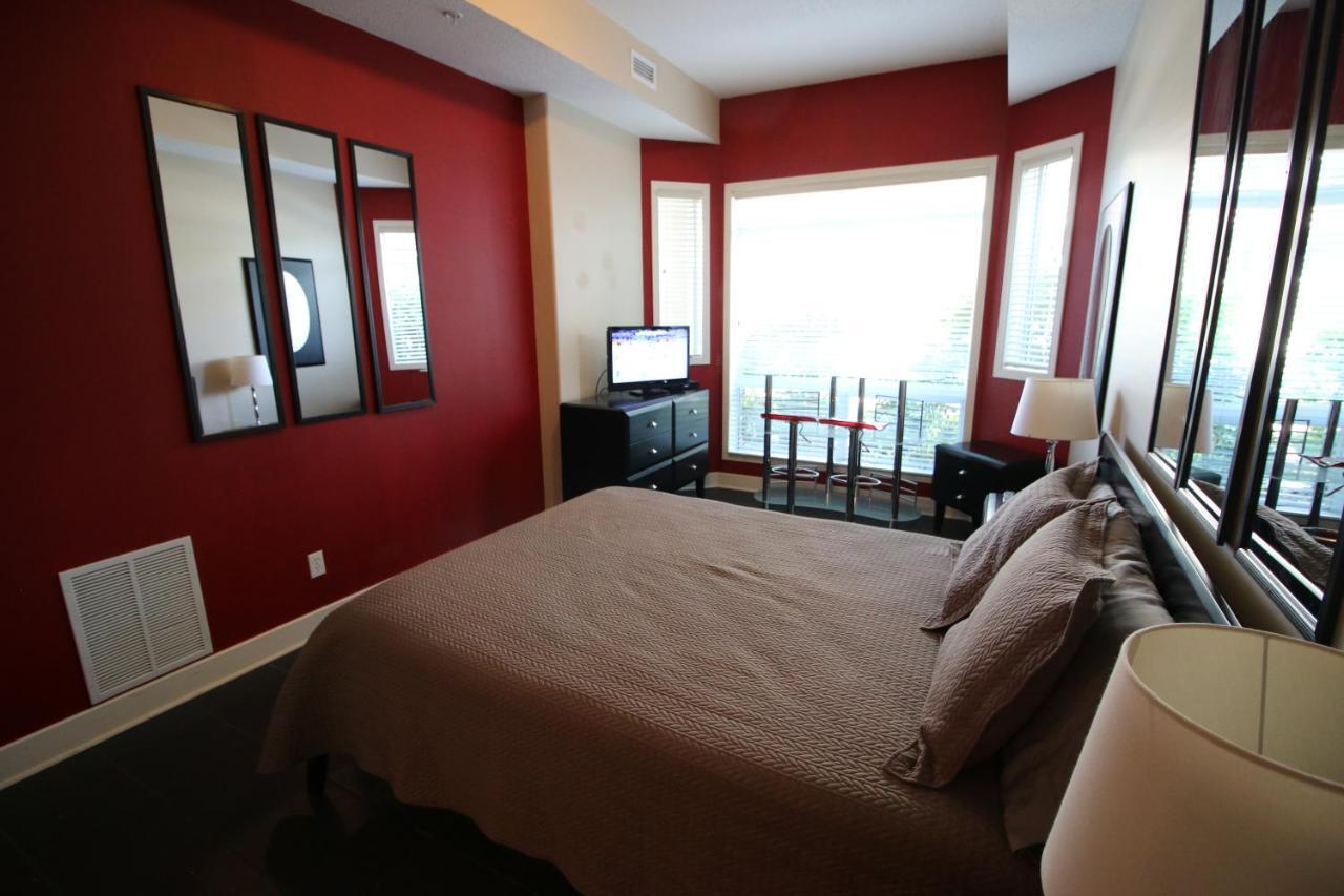 Sunset Waterfront Resort By Discover Kelowna Resort Accommodations Exterior photo
